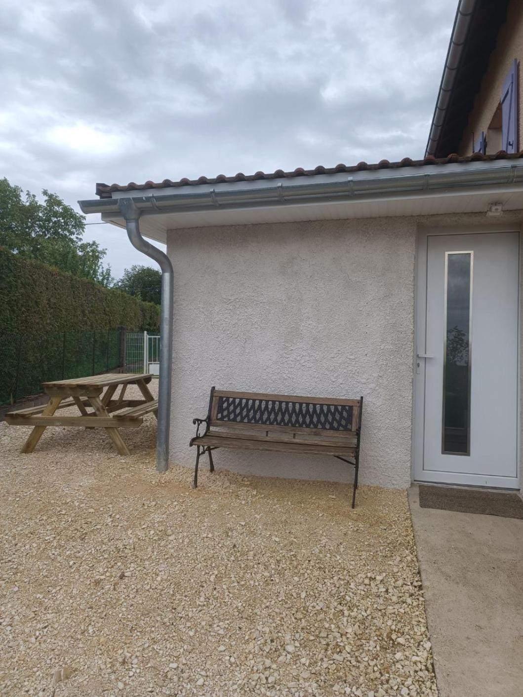 Apartamento Le Petit Cocon Montbozon Exterior foto